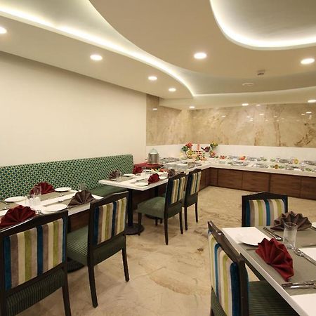 La Woods Hotel Chennai Extérieur photo