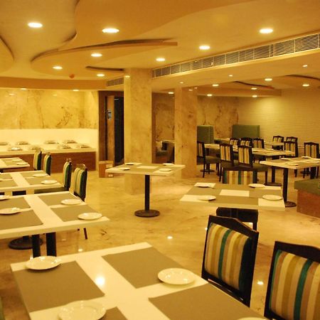 La Woods Hotel Chennai Extérieur photo