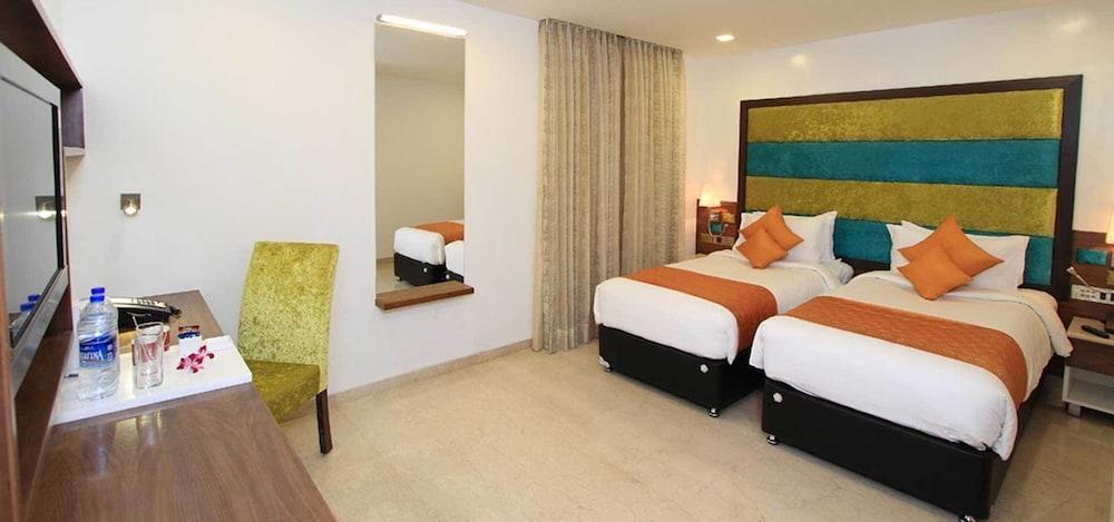 La Woods Hotel Chennai Extérieur photo