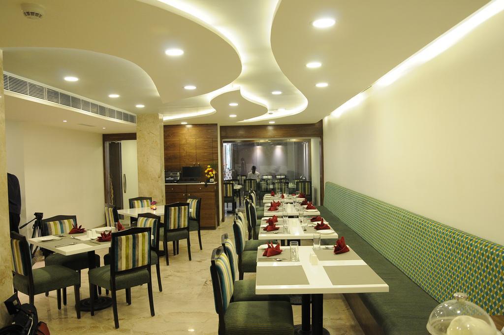 La Woods Hotel Chennai Extérieur photo