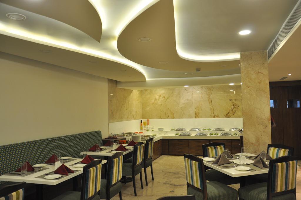 La Woods Hotel Chennai Extérieur photo