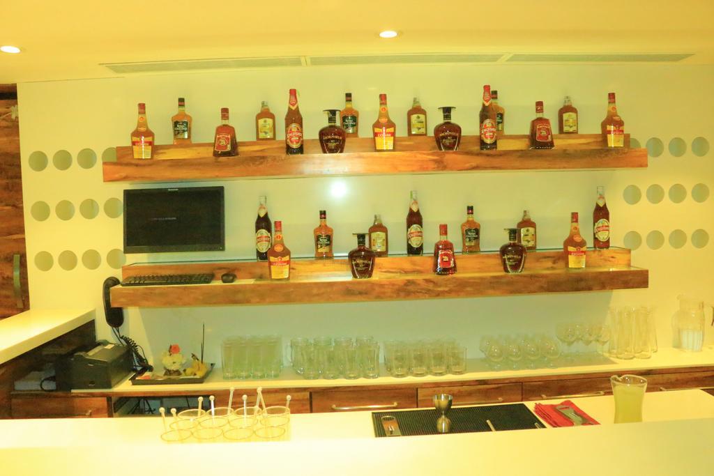 La Woods Hotel Chennai Extérieur photo