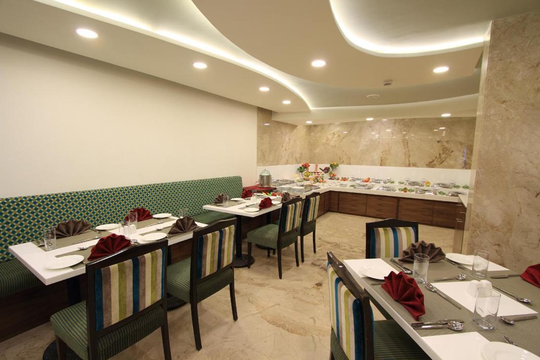 La Woods Hotel Chennai Extérieur photo