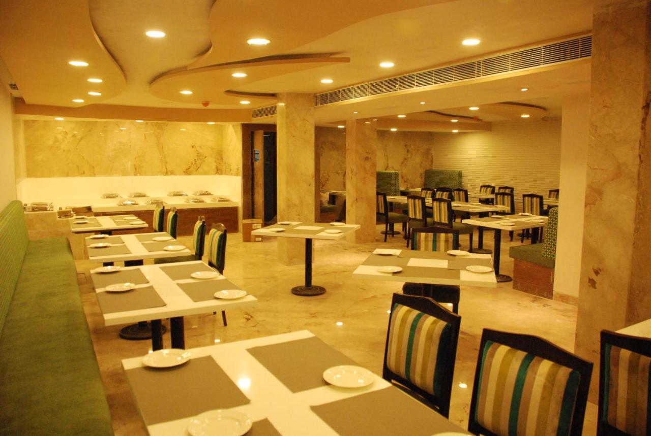 La Woods Hotel Chennai Extérieur photo