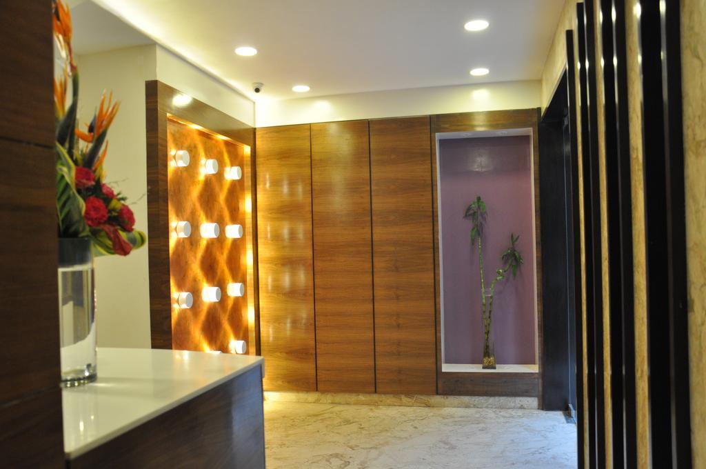 La Woods Hotel Chennai Extérieur photo