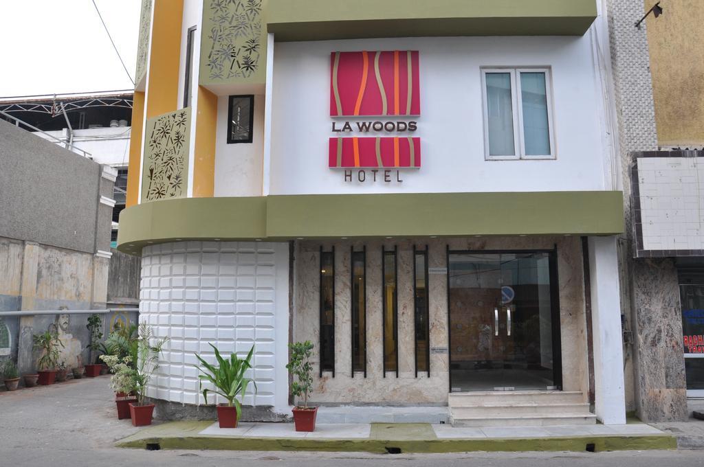 La Woods Hotel Chennai Extérieur photo