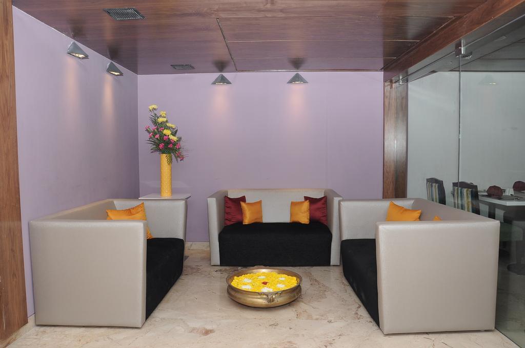 La Woods Hotel Chennai Extérieur photo