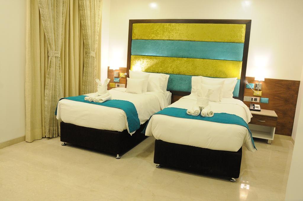 La Woods Hotel Chennai Extérieur photo