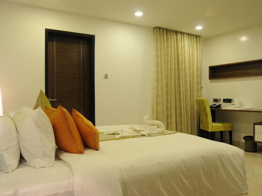 La Woods Hotel Chennai Extérieur photo