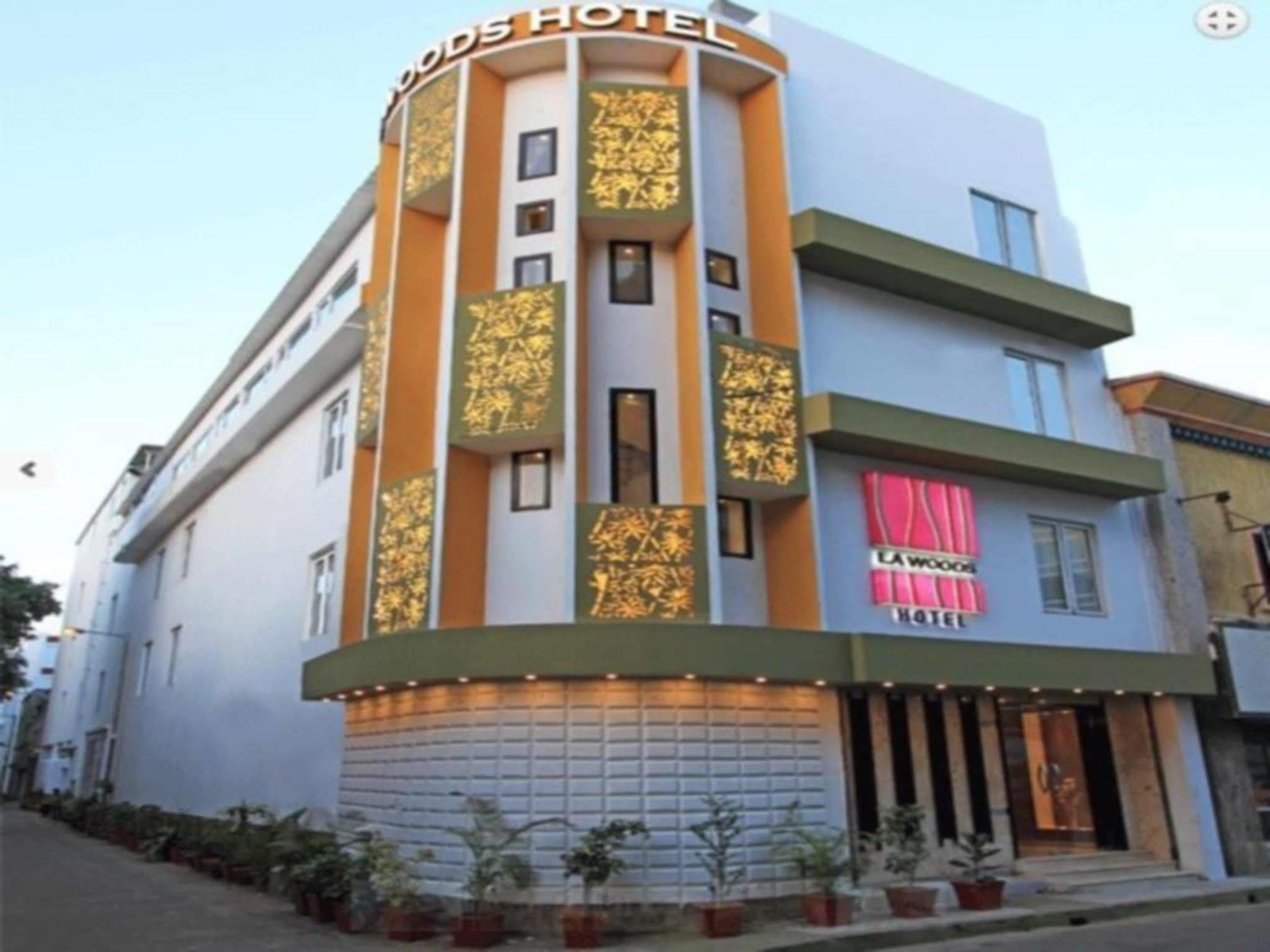 La Woods Hotel Chennai Extérieur photo