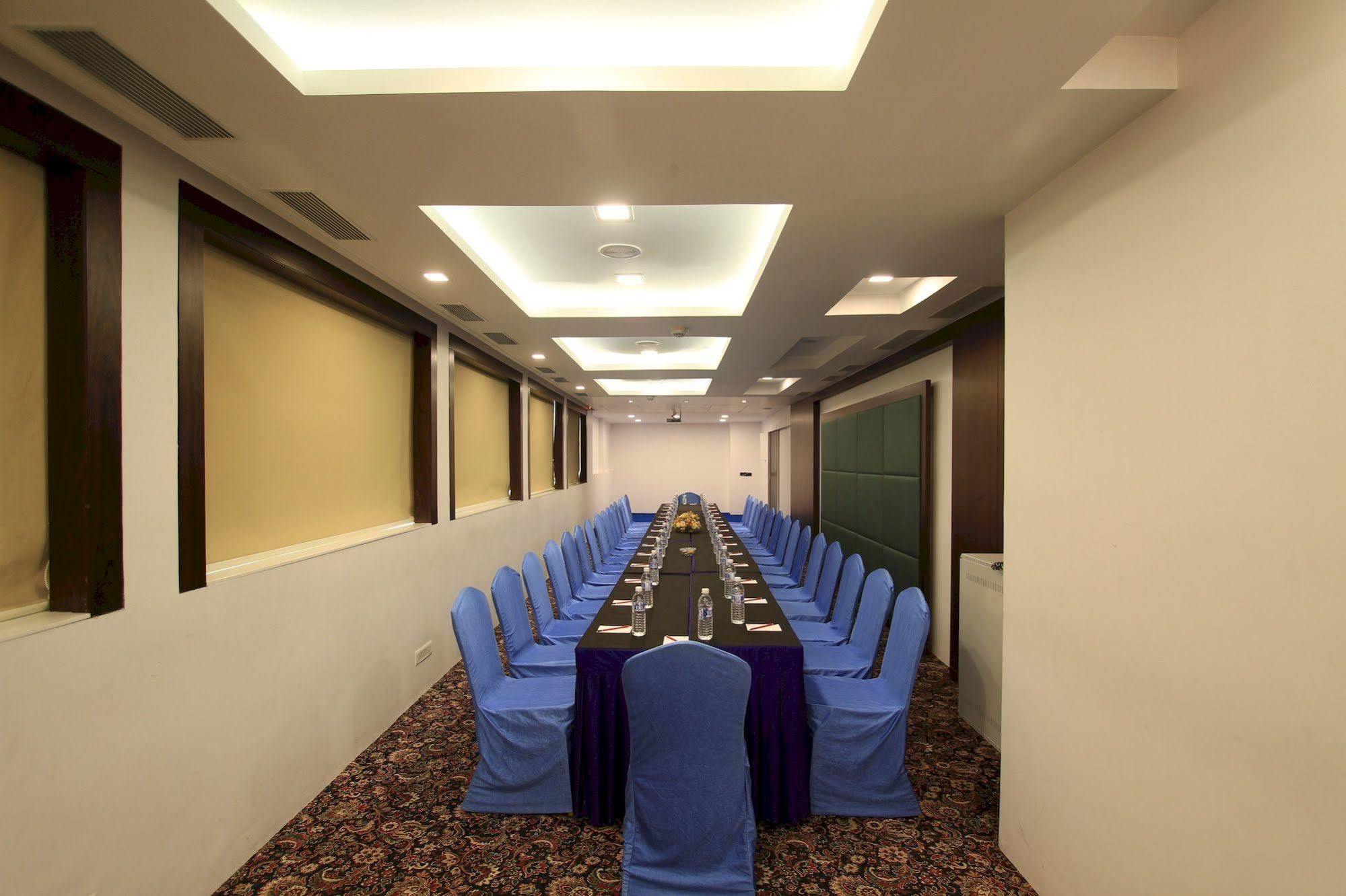 La Woods Hotel Chennai Extérieur photo