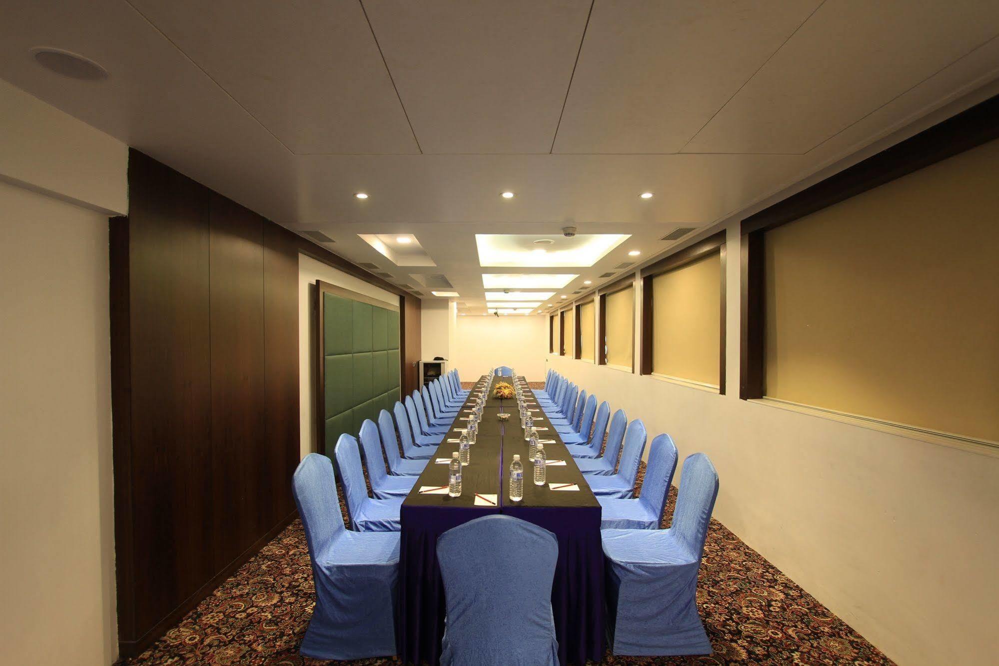 La Woods Hotel Chennai Extérieur photo