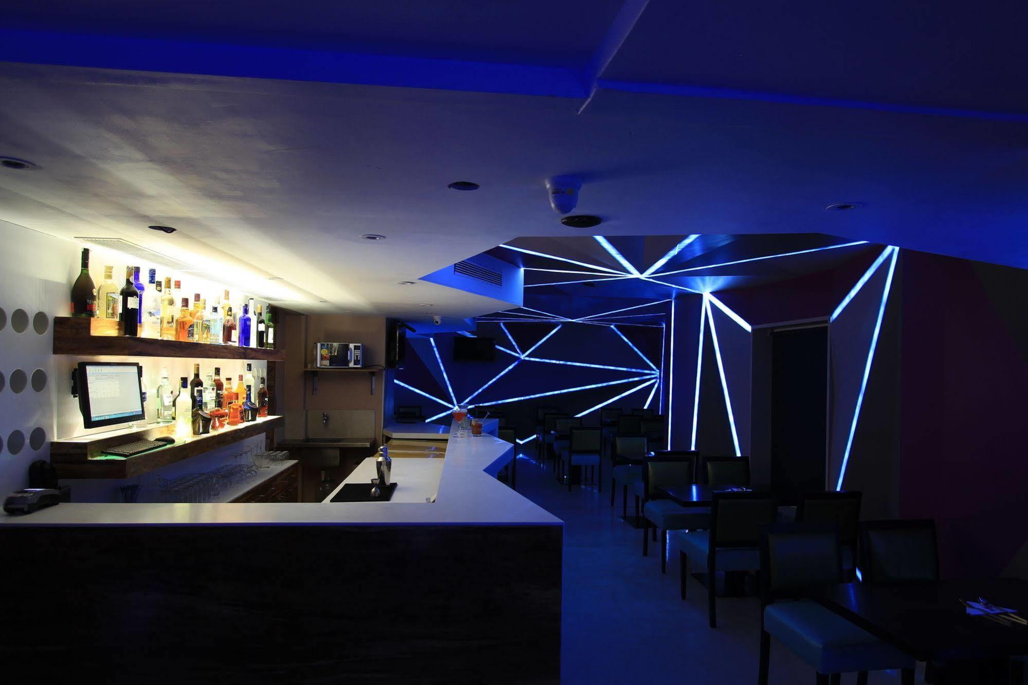 La Woods Hotel Chennai Extérieur photo