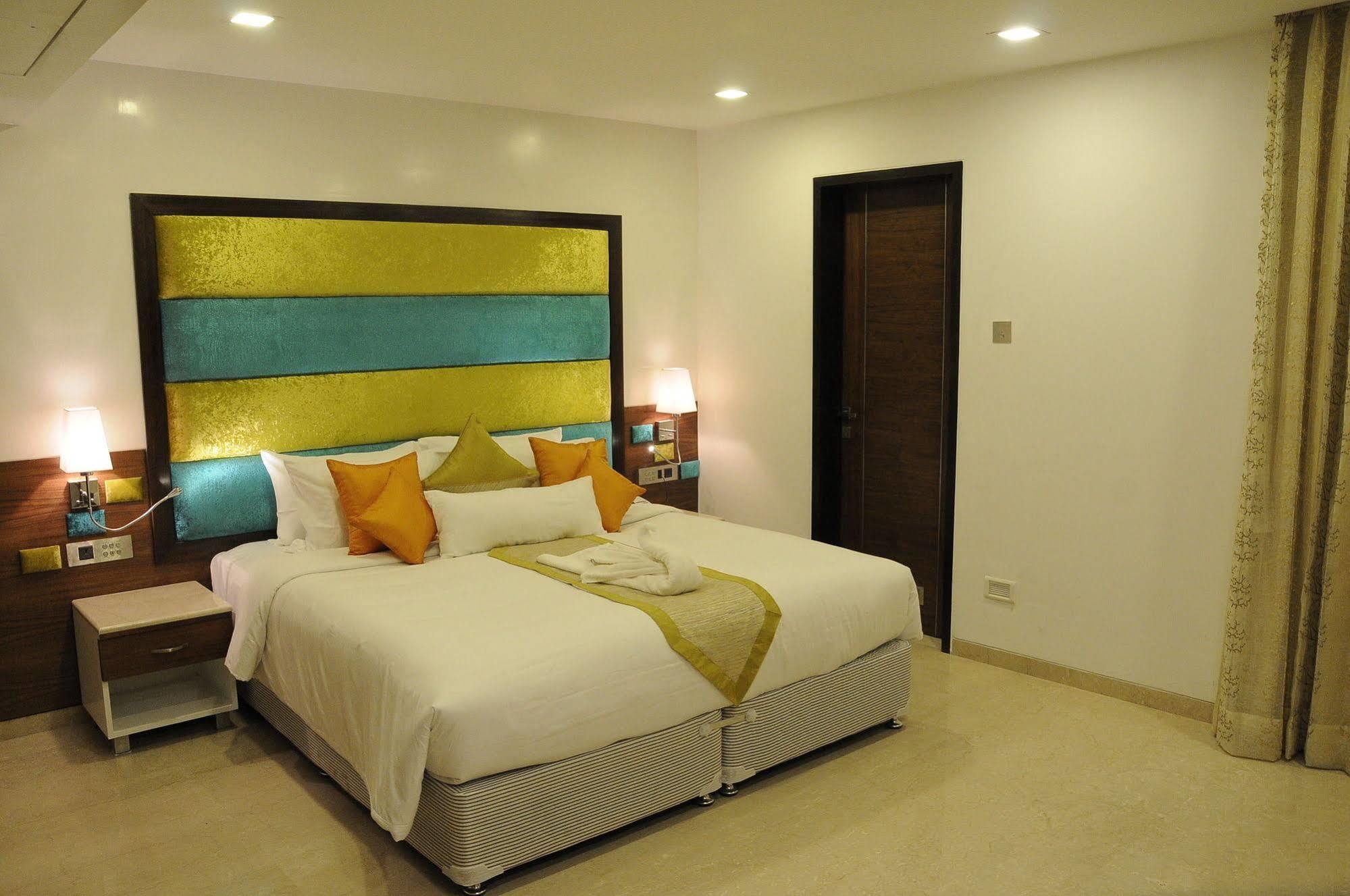 La Woods Hotel Chennai Extérieur photo
