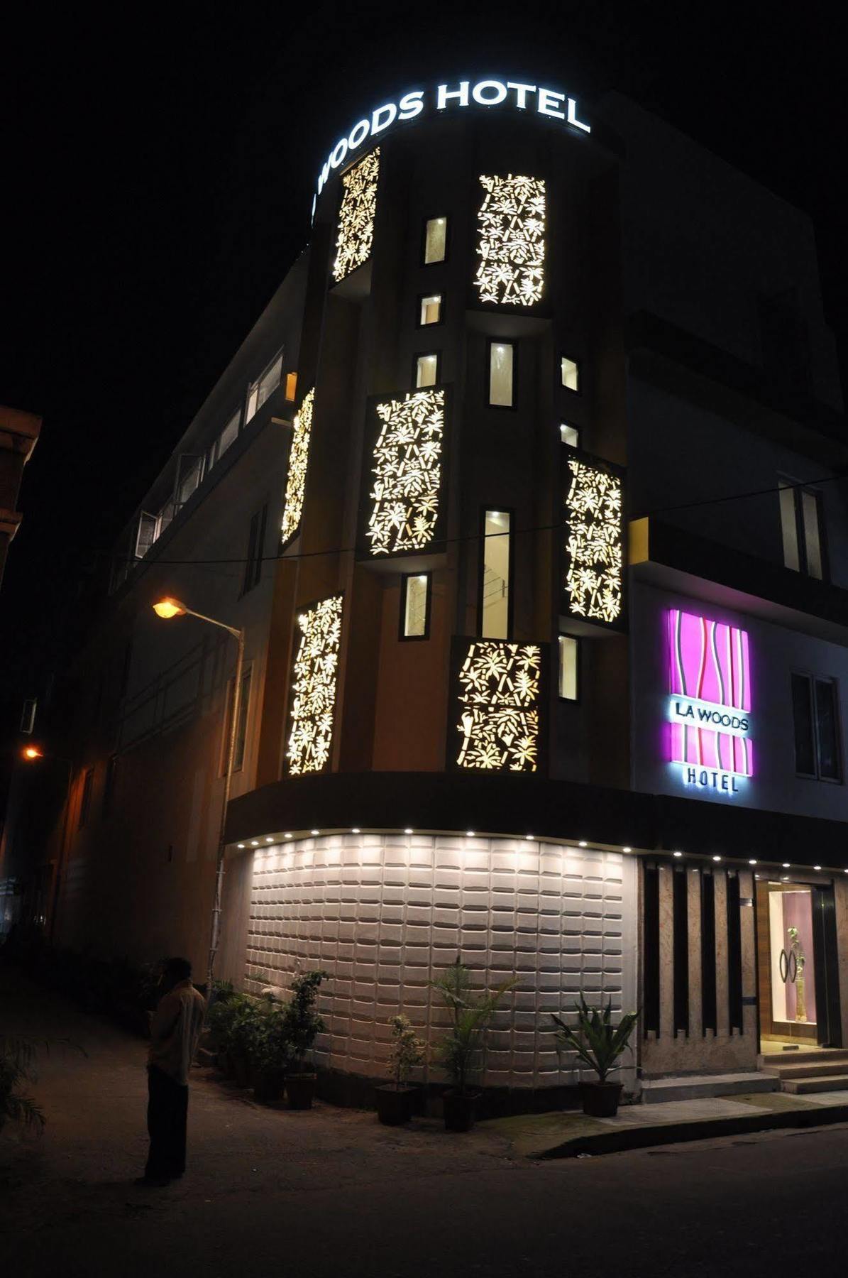 La Woods Hotel Chennai Extérieur photo