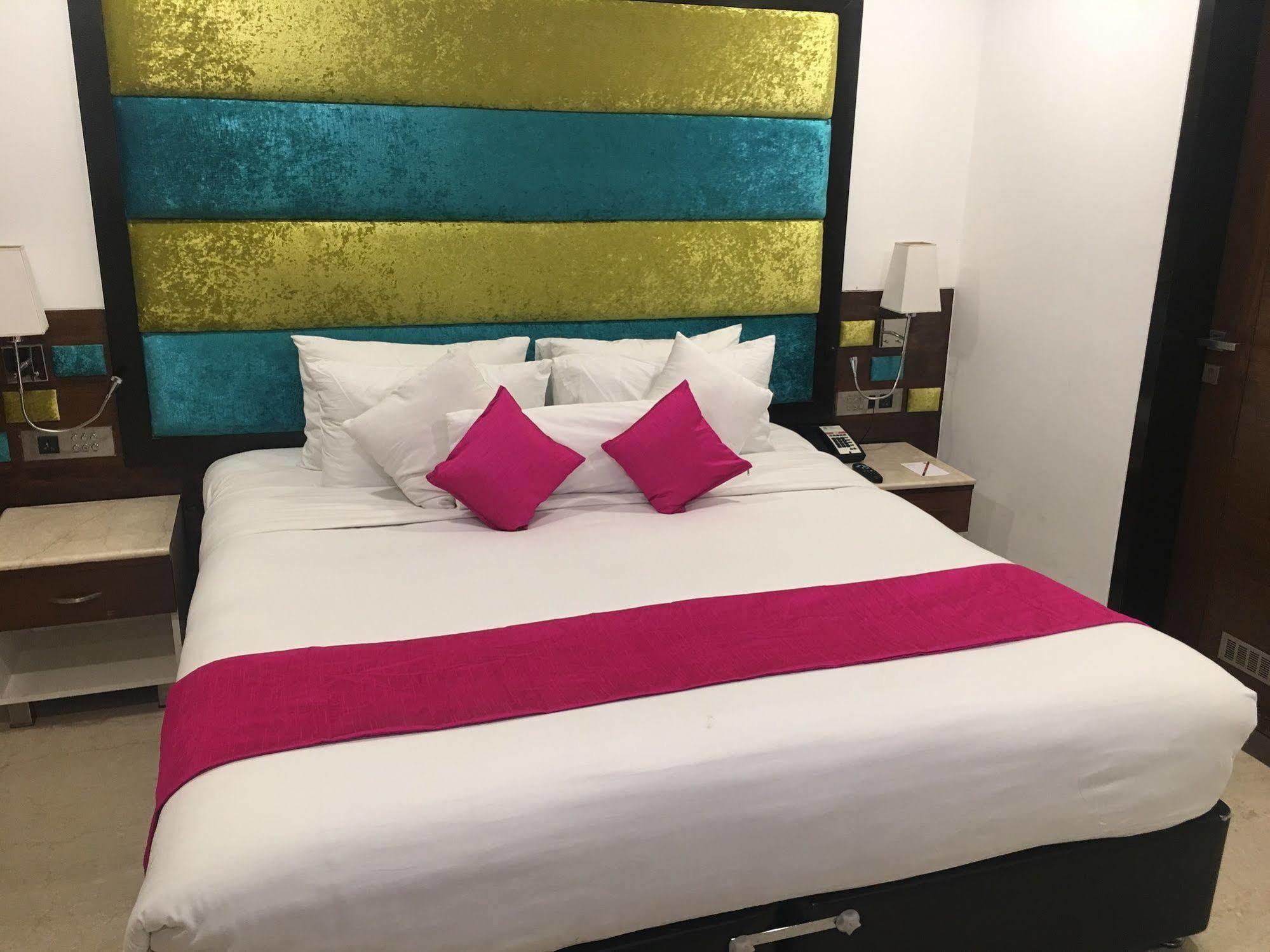 La Woods Hotel Chennai Extérieur photo